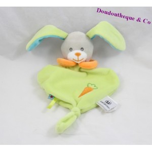 Doudou plat lapin U TOUT PETITS vert carotte brodée 22 cm