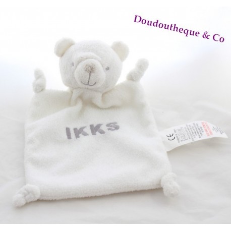 Doudou plat Ours IKKS blanc écriture grise 23 cm Doudou plat Ours IKKS blanc écriture grise 23 cm