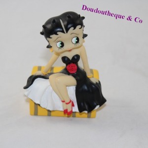 Pin up Figura de resina Betty Boop sentado en un tronco de resina de 10 cm