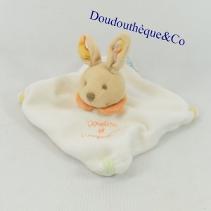 Doudou coniglio piatto DOUDOU AND COMPANY mini doudou collare arancione