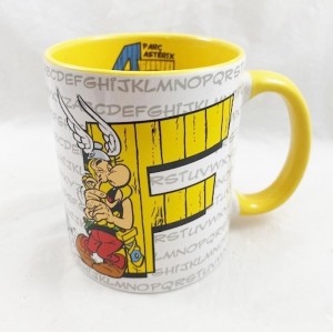 Mug Astérix et Obélix PARC ASTERIX lettre F collection AZ jaune blanc 10 cm