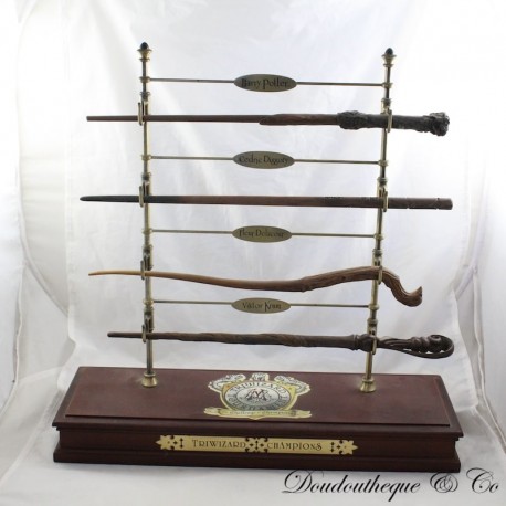 HARRY POTTER 3 Wizard Champions Display & Zauberstäbe HARRY POTTER 3 Wizard Champions Display & Zauberstäbe