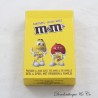 Publicidad del juego de cartas de caramelo de chocolate rojo y amarillo M&M's Hero