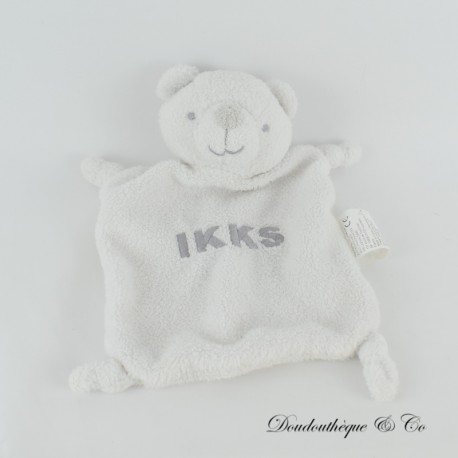 Doudou plat ours IKKS blanc écriture grise 22 cm Doudou plat ours IKKS blanc écriture grise 22 cm